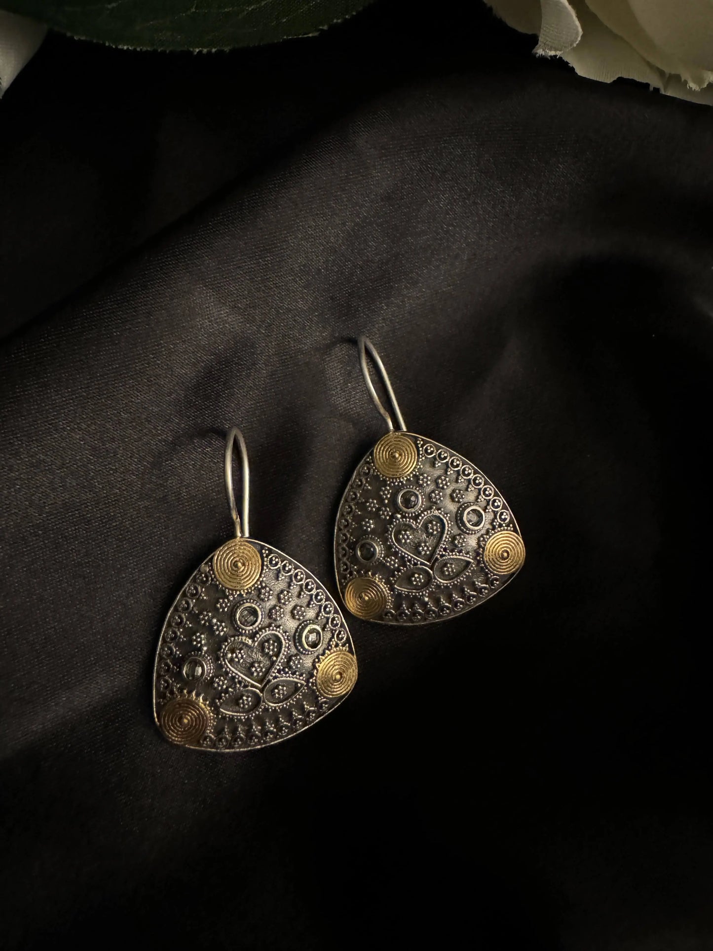 925 Silver Dual Tone Earring - Ethnic Andaaz