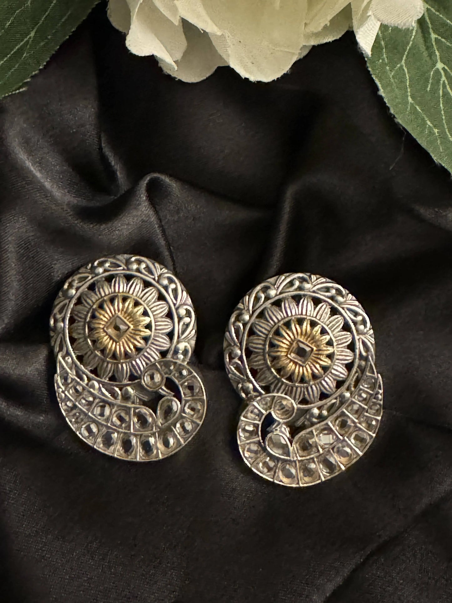 925 Silver Dual Tone Earring - Ethnic Andaaz