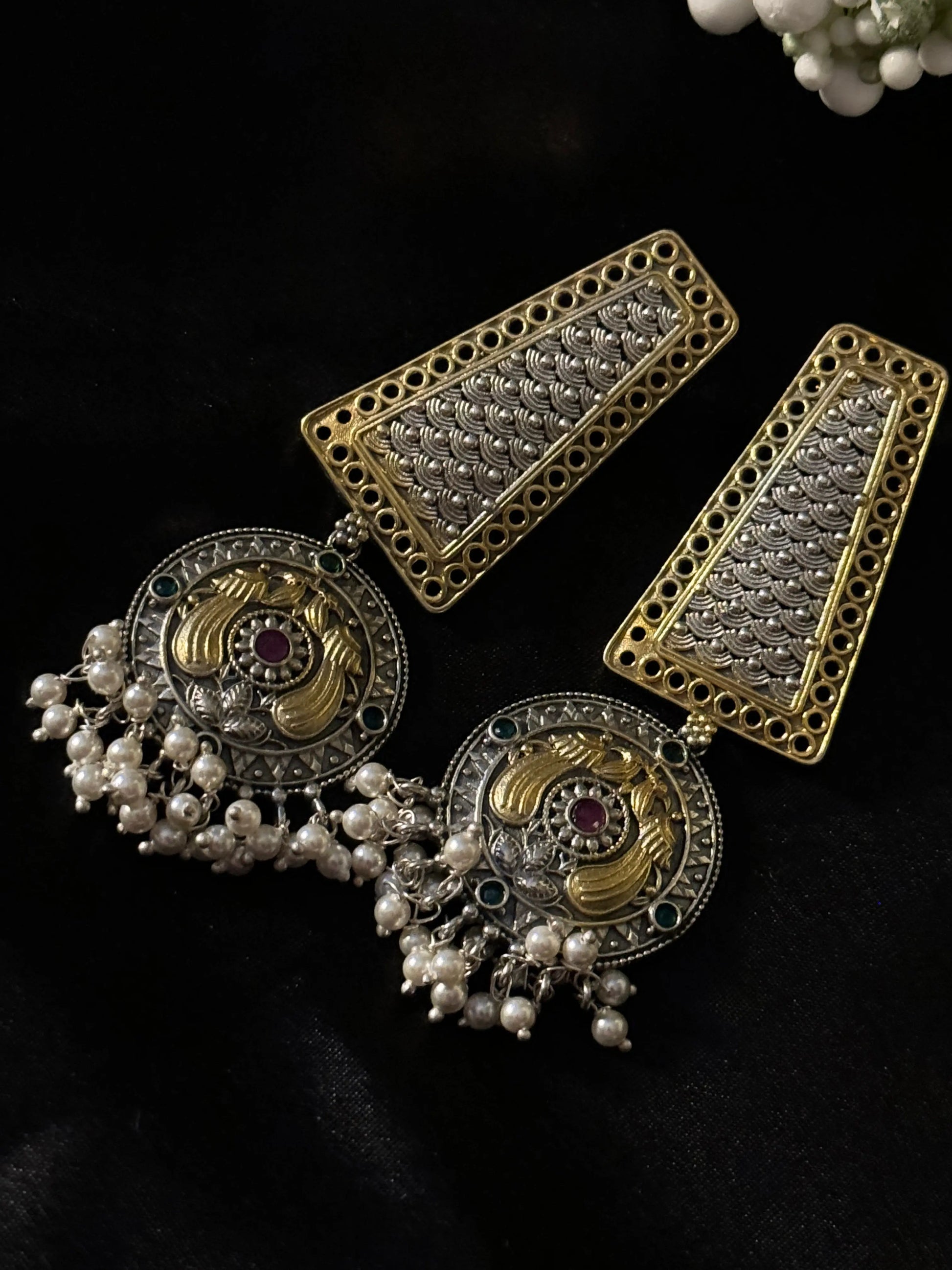 925 Silver Dual Tone Earring - Ethnic Andaaz