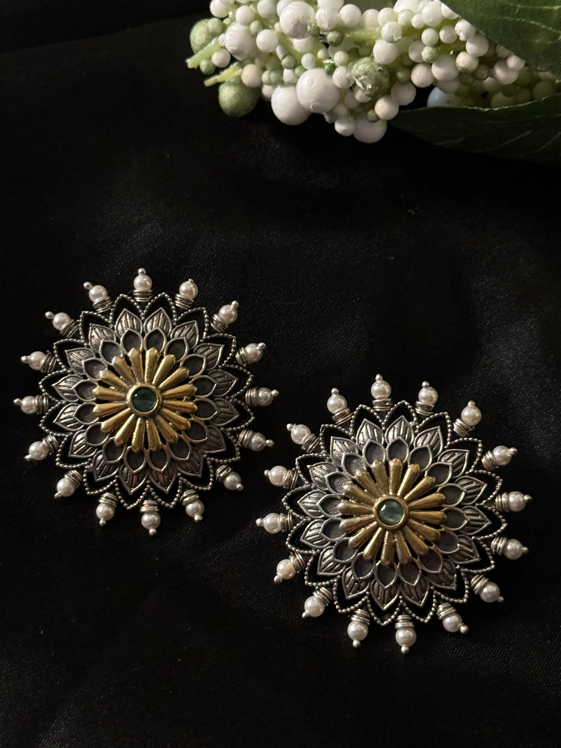 925 Silver Dual Tone Earring - Ethnic Andaaz