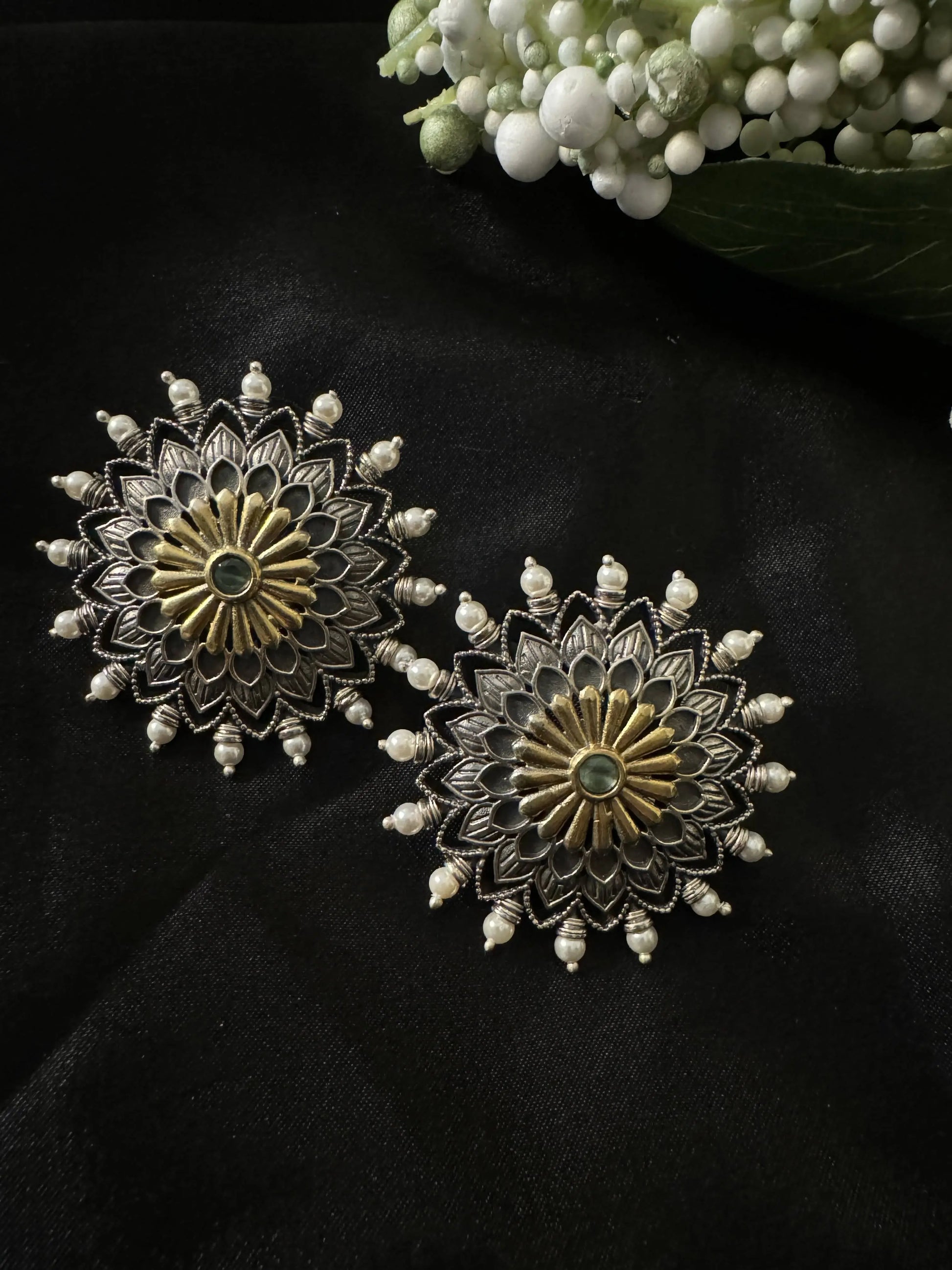 925 Silver Dual Tone Earring - Ethnic Andaaz