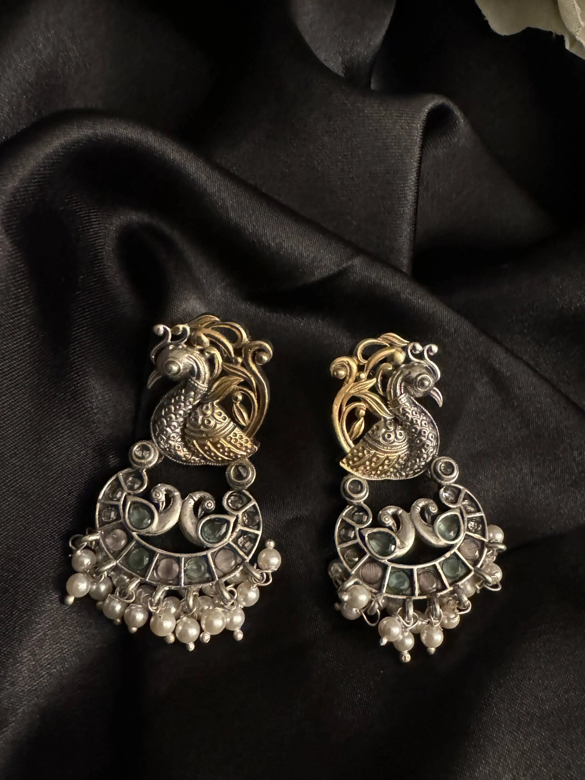 925 Silver Dual Tone Earring - Ethnic Andaaz