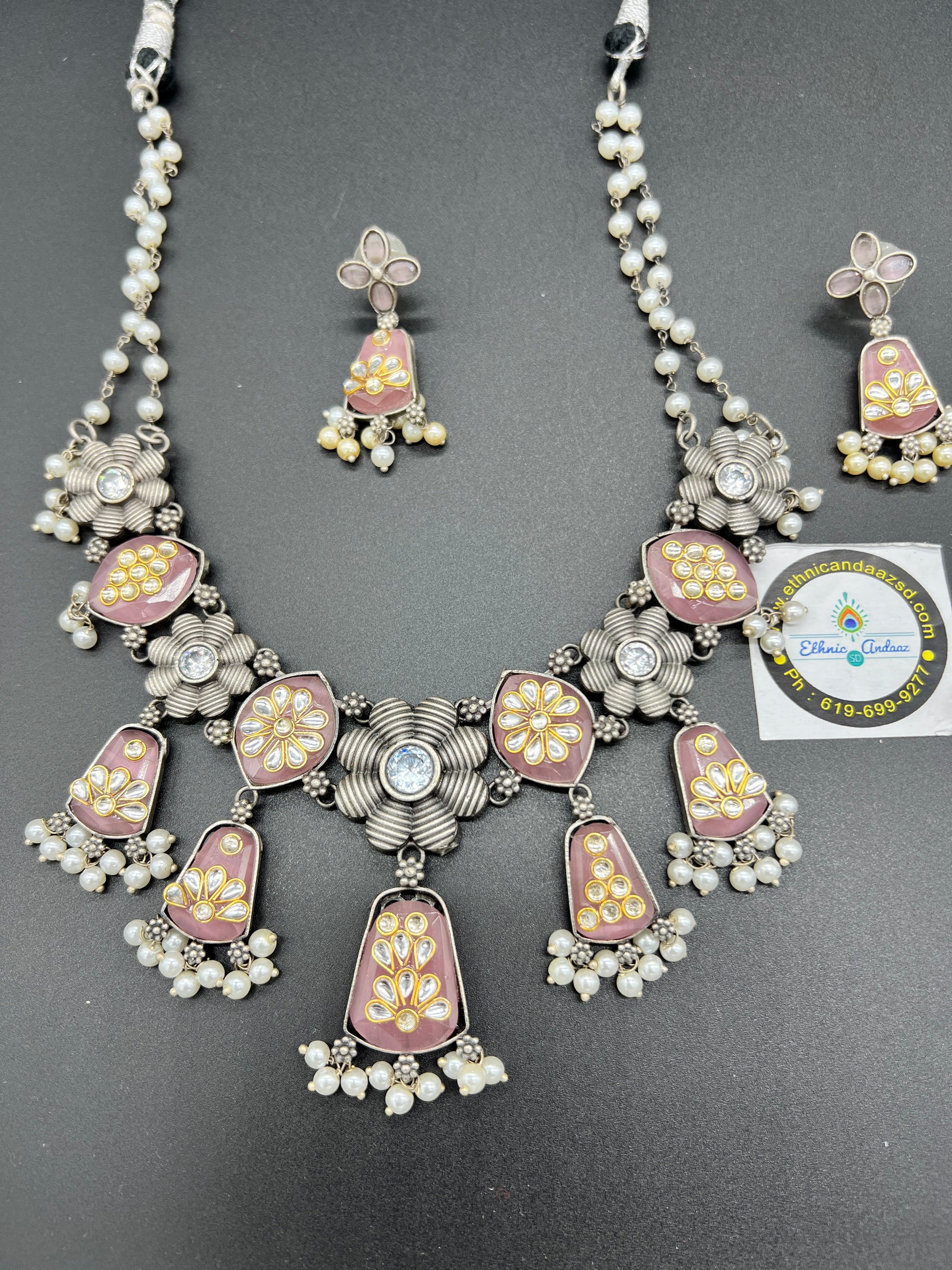 Oxidised set
Kundan
Silver jewelry