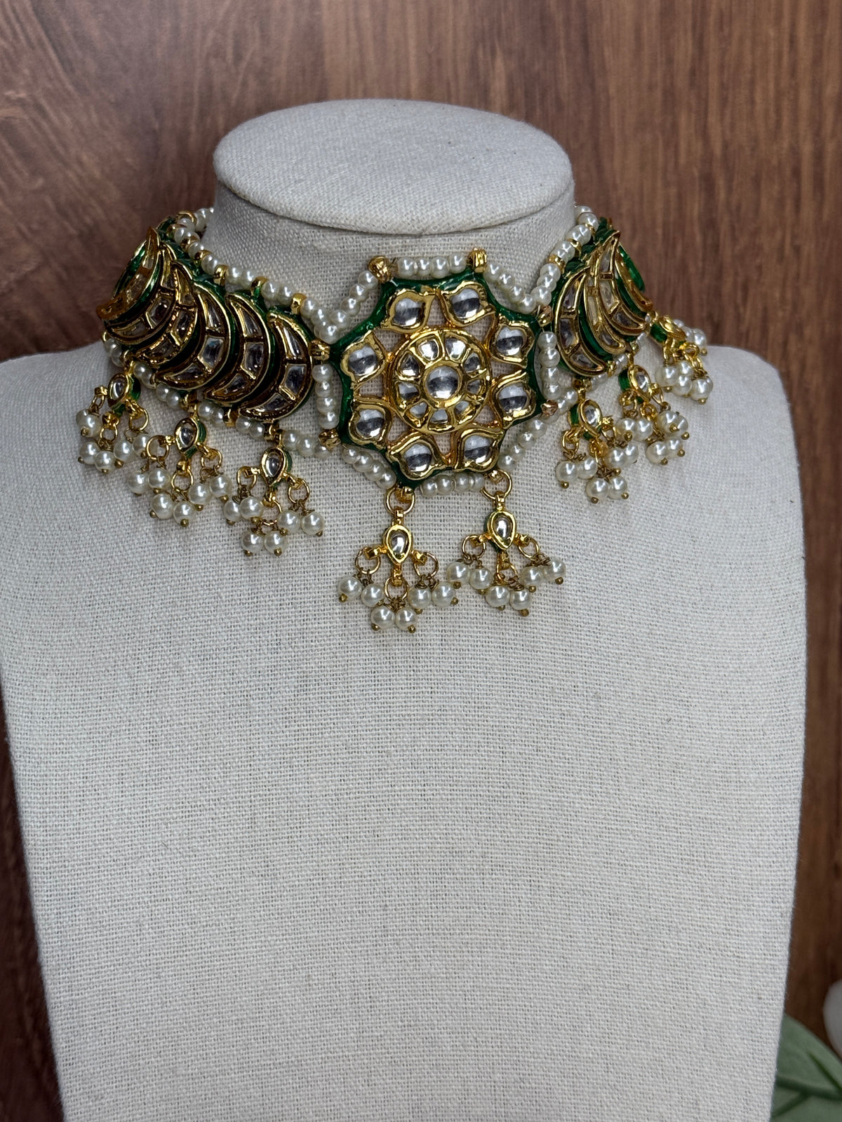 Raasya kundan choker set