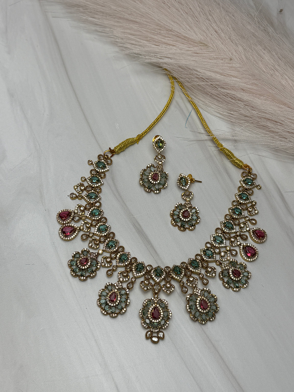 Alia necklace set