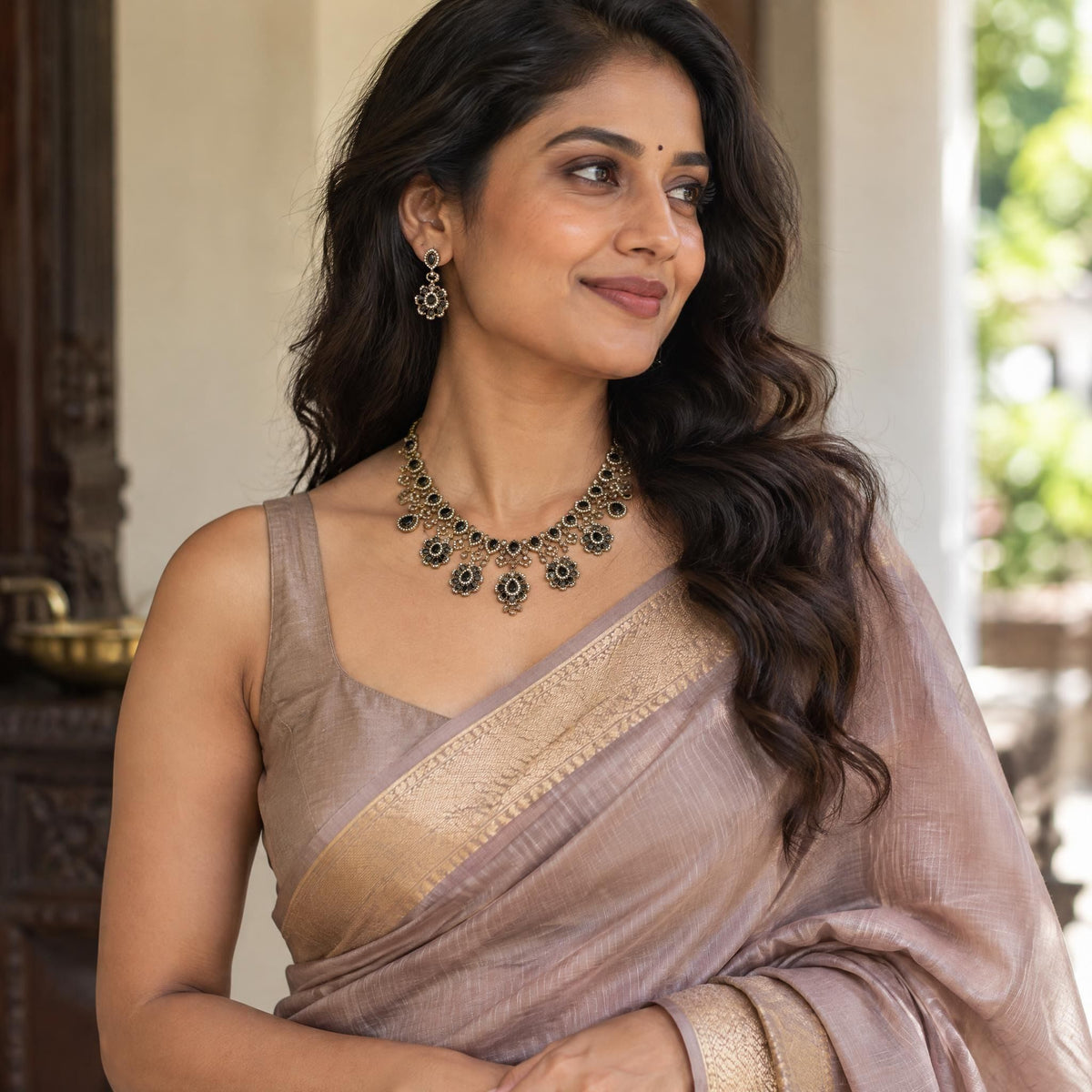 Indian woman in a silk saree wearing an Alia bib-style necklace and coordinated drop earrings.