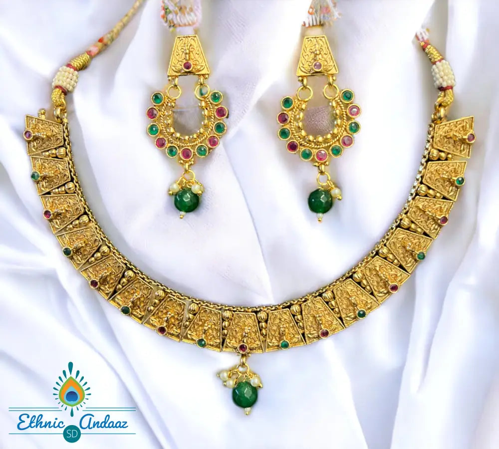 Vishaka Short Gold Set Jewelry